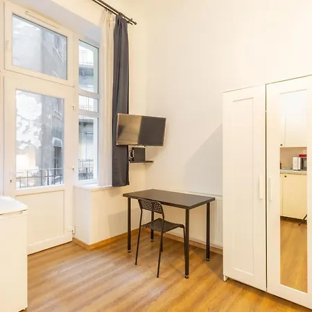 Nepszinhaz 16 Tiny Apartament Budapesta