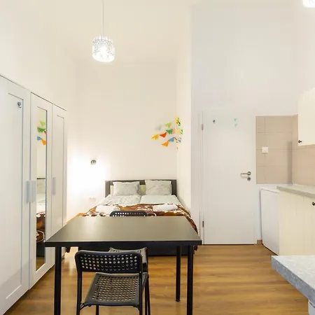 Apartament Nepszinhaz 16 Tiny