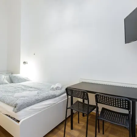 Nepszinhaz 16 Tiny Budapest