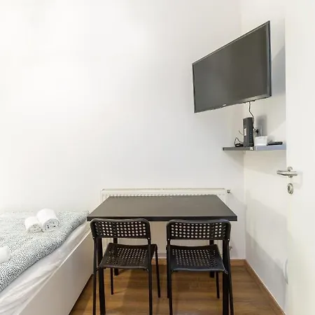 Nepszinhaz 16 Tiny * Budapest