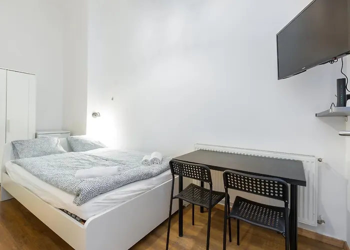 Nepszinhaz 16 Tiny Budapest