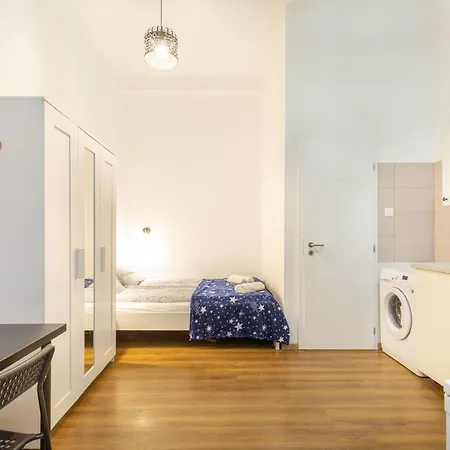 Népszinház 16 Tiny